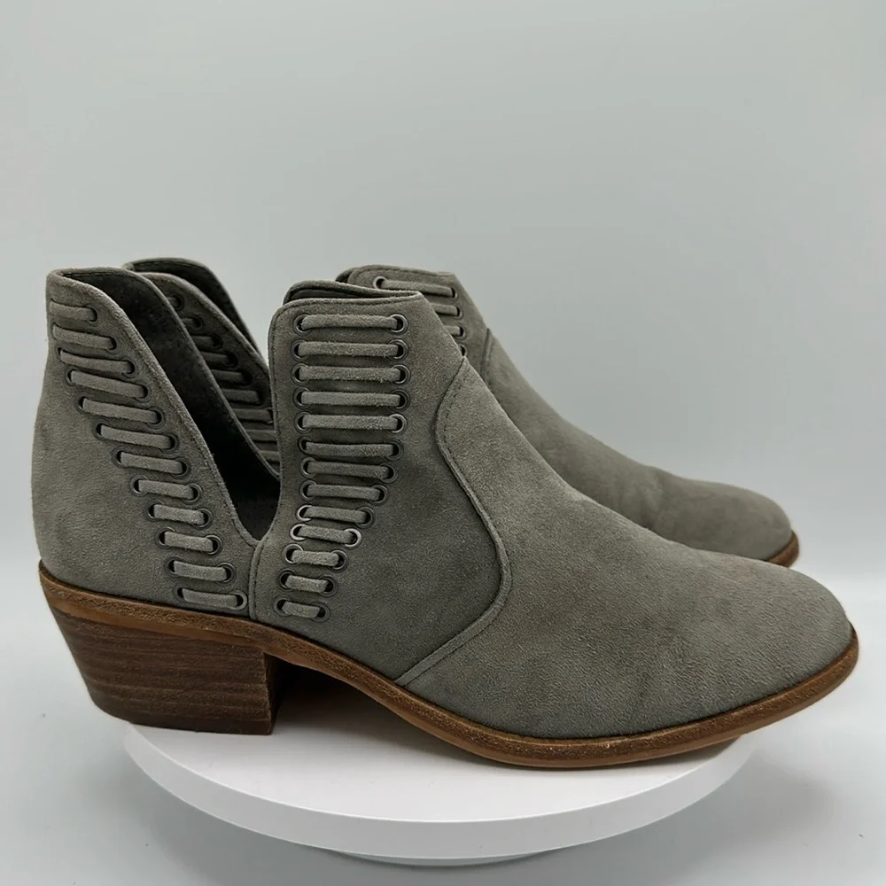 VINCE CAMUTO “Pevista” Suede Booties, Size 6.5